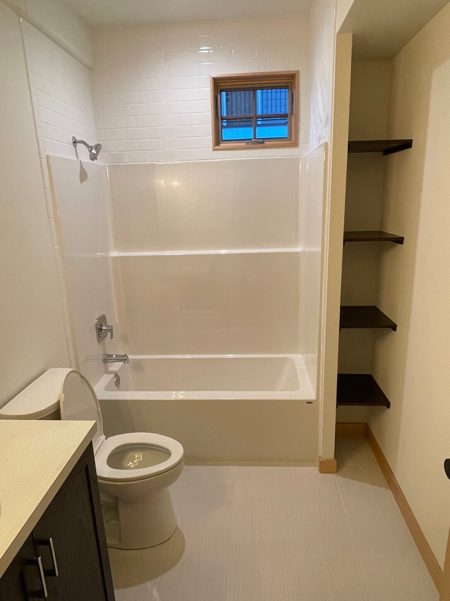 Building Photo - 533 4th Ave SW