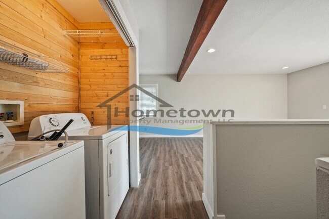 Building Photo - 4 Bedroom 2 Bath Home with 2-Car Detached Garage Available in Hayden, Idaho!