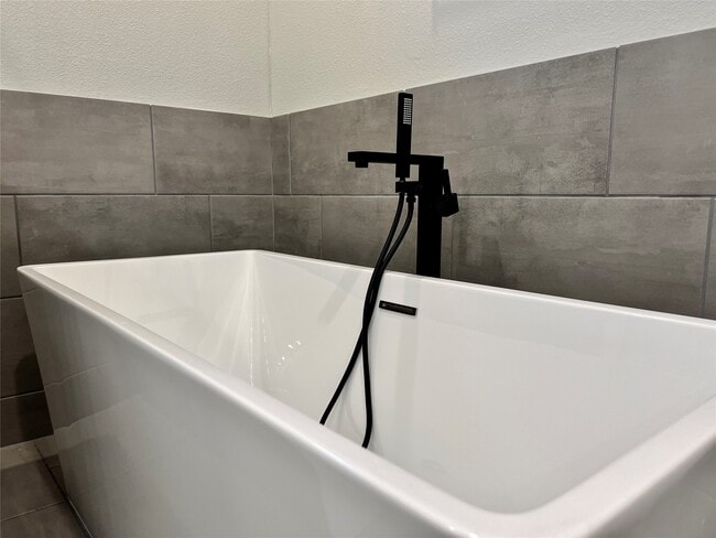 Building Photo - 6712 Parker Oaks Ln