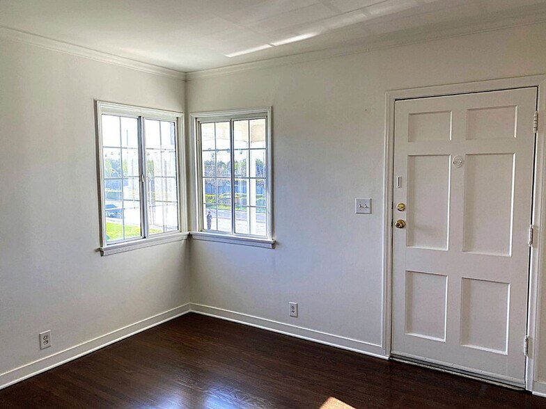 Building Photo - 4403 1/2 W. Exposition Blvd.