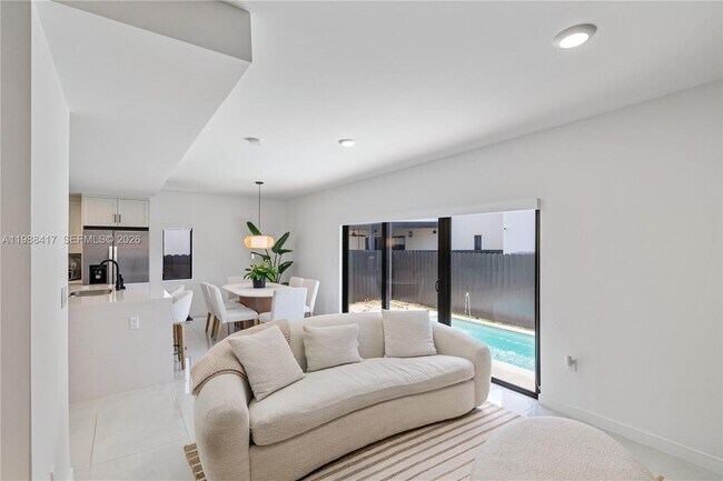 Building Photo - 1396 NW 3rd St