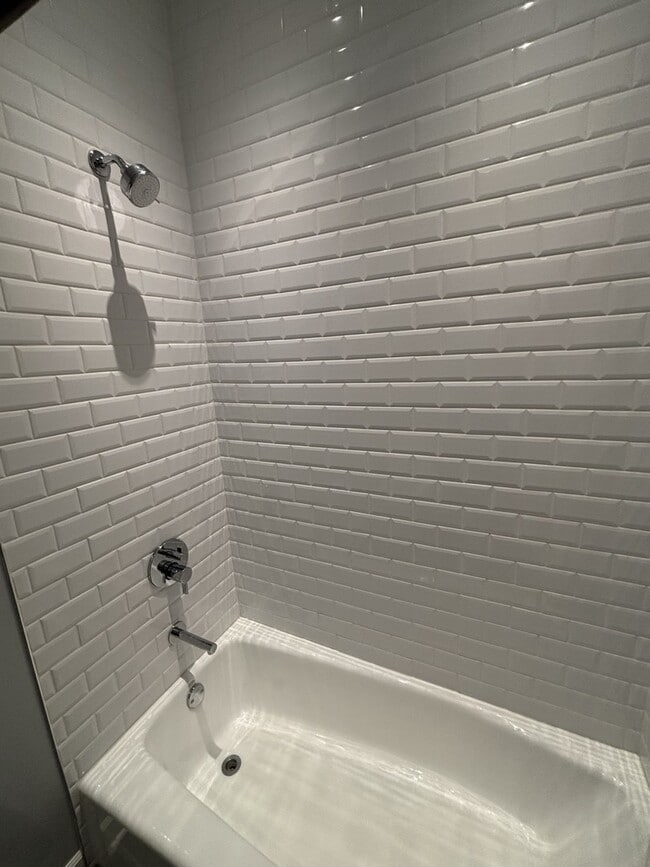 Building Photo - 854 N Ogden Ave