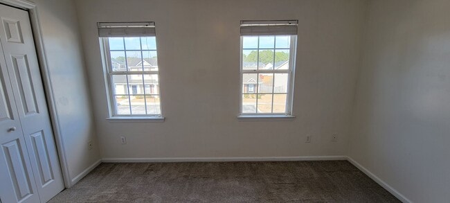 Building Photo - 106 Pinegrove Ct