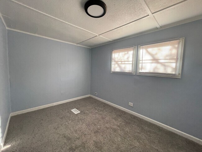 Building Photo - FOR RENT 3 Bedroom, 1 Bath Home in Laurel Lakes, NJ $1570