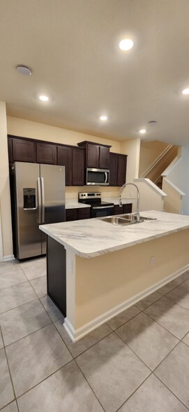 Building Photo - 545 Running Wds St