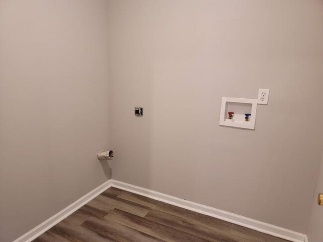Building Photo - 4 bedroom in Atlanta GA 30349