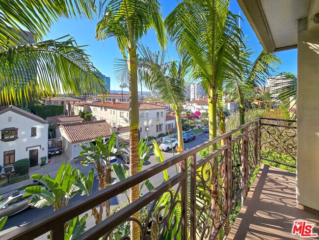 Building Photo - 10795 Wilshire Blvd