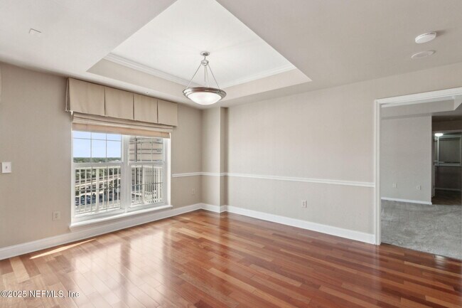 Building Photo - 400 E Bay St