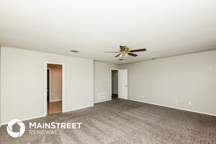 Building Photo - 8768 Stonebriar Ln