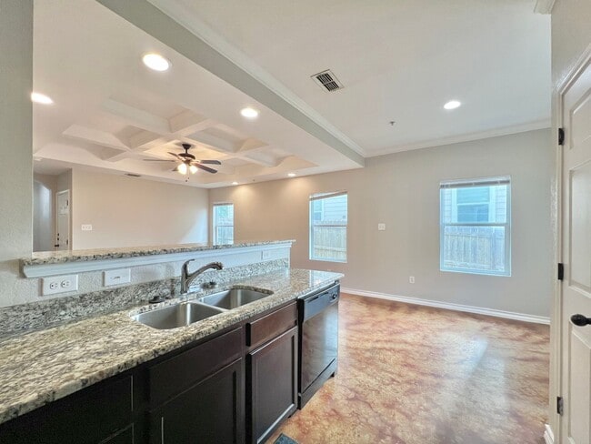 Building Photo - 3 bed 2.5 bath conner townhome $1,345