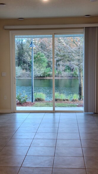 Primary Photo - 545 Running Wds St