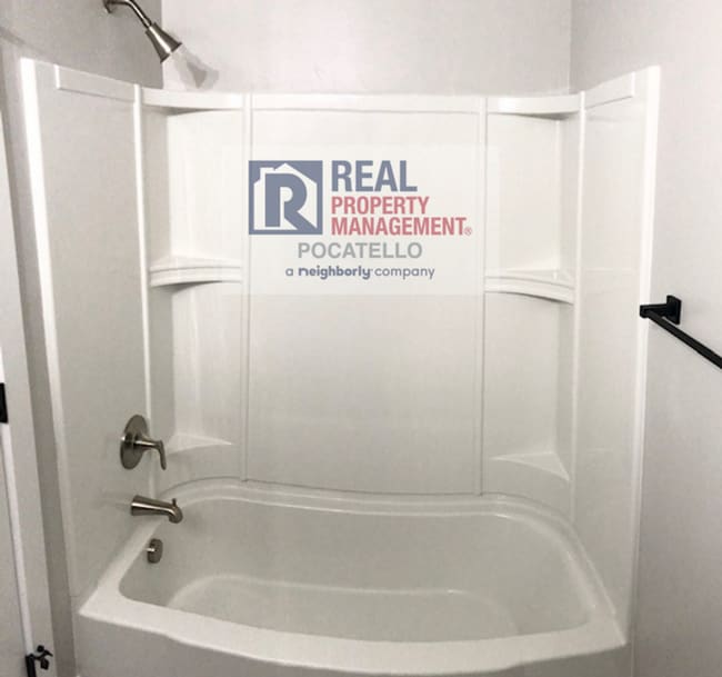 Building Photo - 3 Bedroom 2.5 Bath Townhome - 1 Car Garage