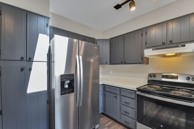 Building Photo - Beautiful, Bright & Move-In Ready Ranch in Desirable West Arvada