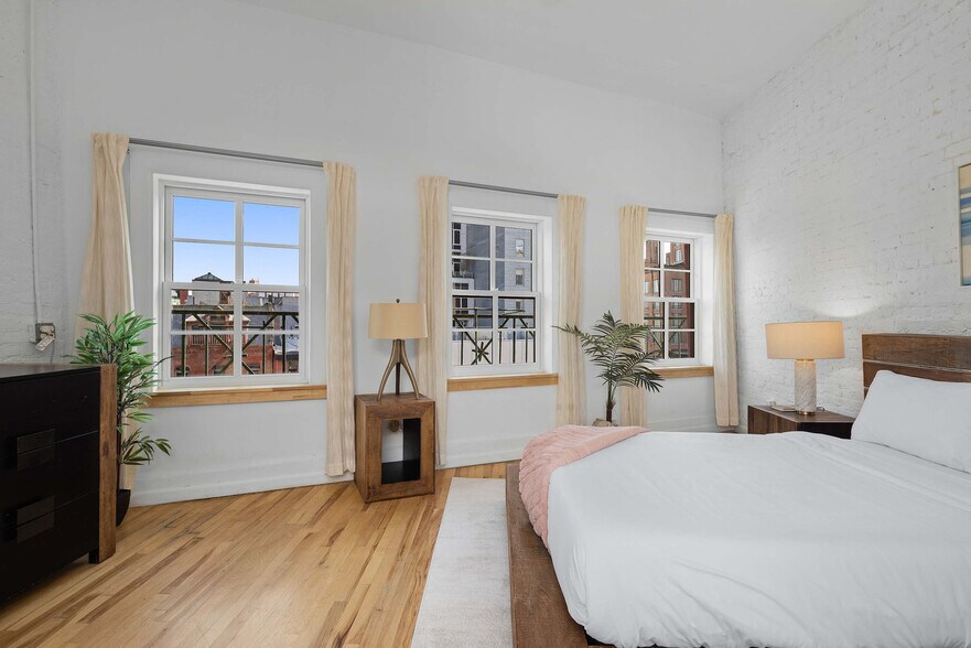 Building Photo - 354 Bowery