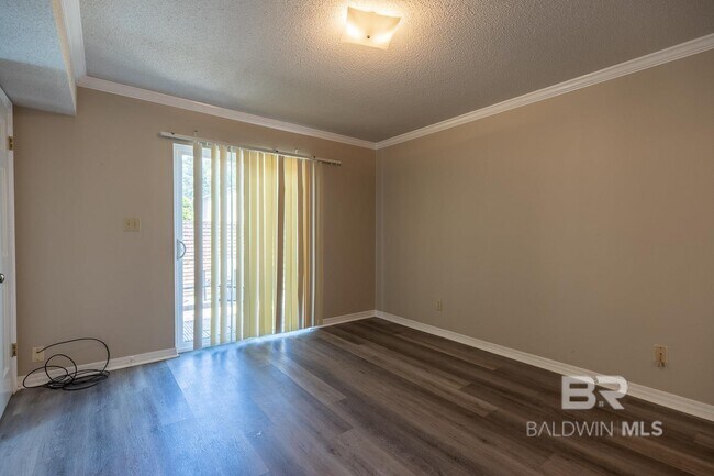 Building Photo - 200 Parma Dr