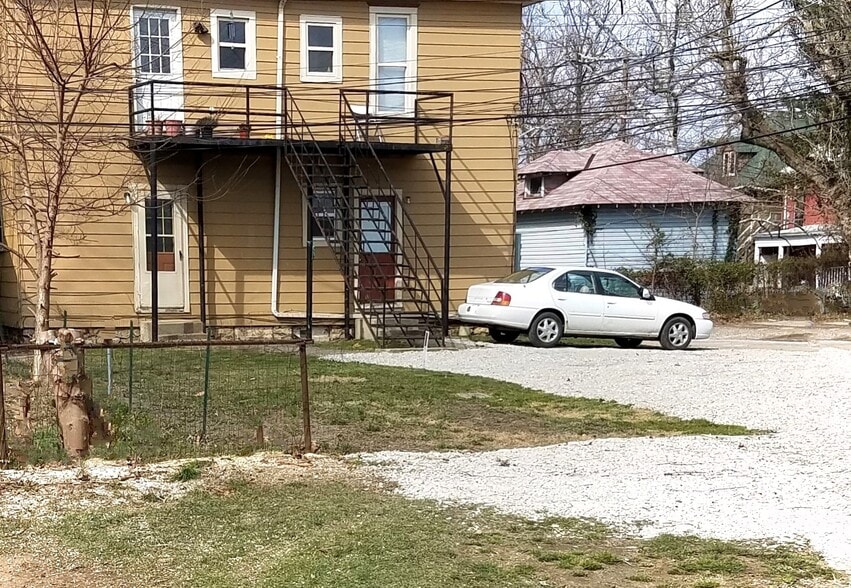 Parking - 2590 East Ave