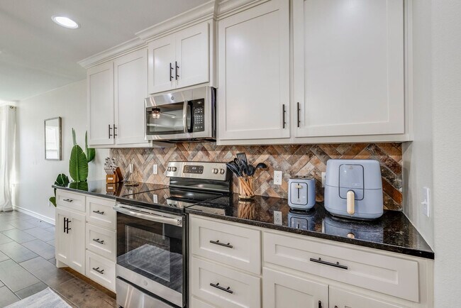 Building Photo - 3230 Creek Side Dr