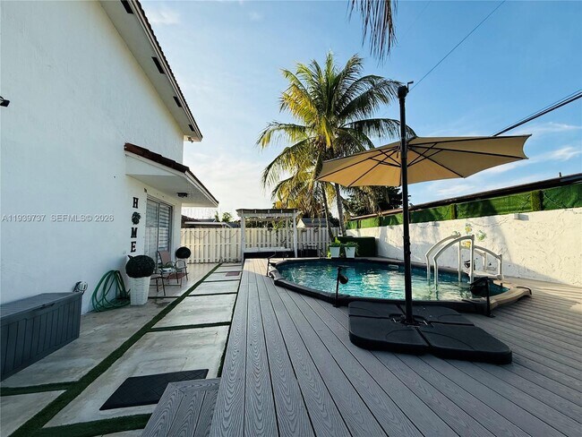 Building Photo - 16950 SW 93rd Ave