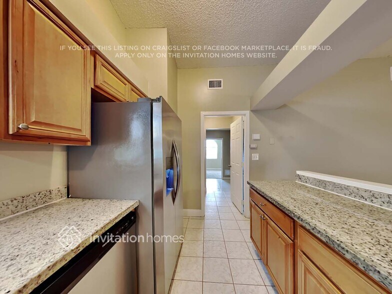 Building Photo - 10884 Grandview Ct