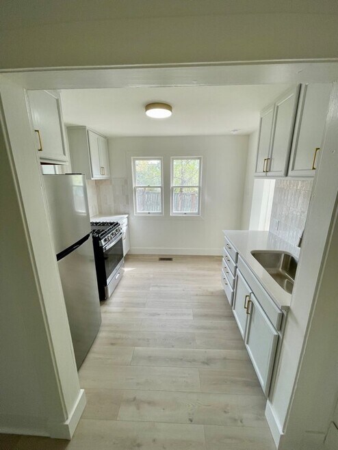 Building Photo - 818 S 1100 E
