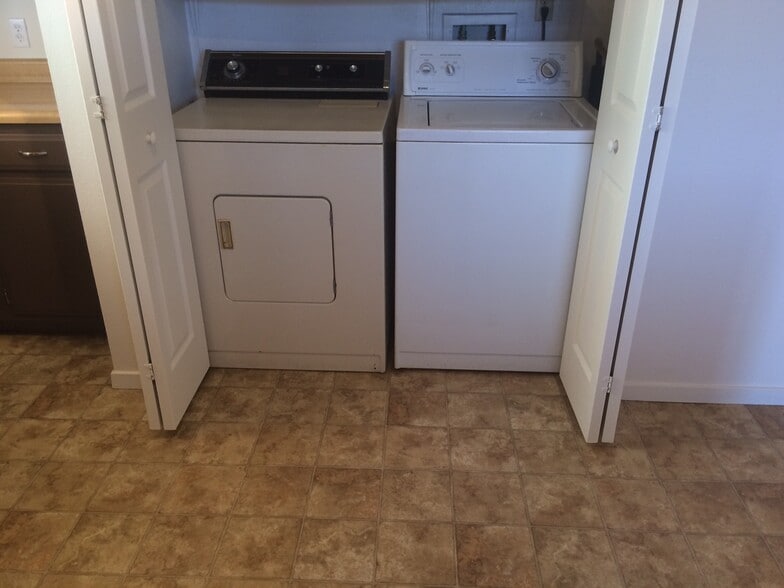 Building Photo - 1202 Avenida del Sol