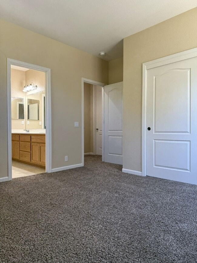 Building Photo - Available NOW and a Must SEE!