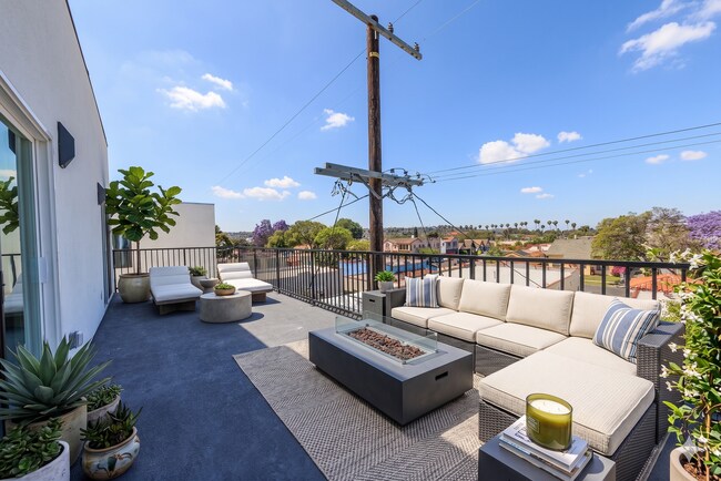 Building Photo - 2847 S Victoria Ave