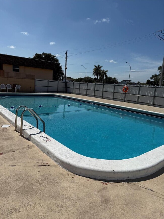 Building Photo - 870 SW 129th Pl