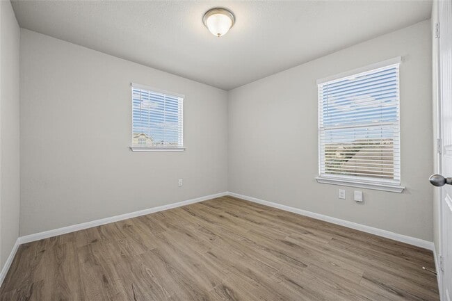 Building Photo - 3103 Crystal Bend Dr