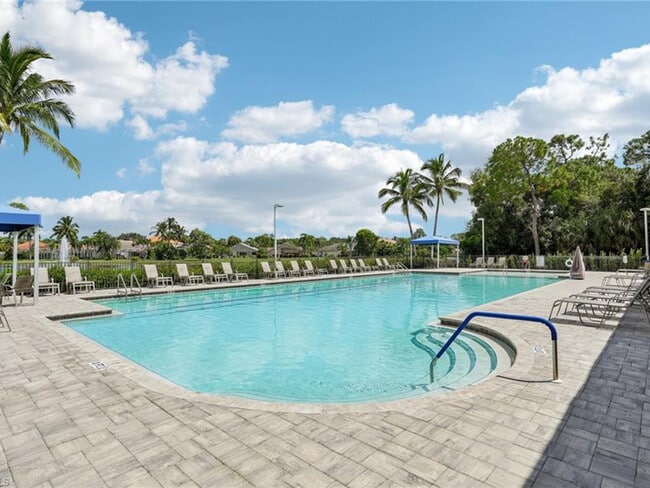 Building Photo - 7575 Meadow Lakes Dr