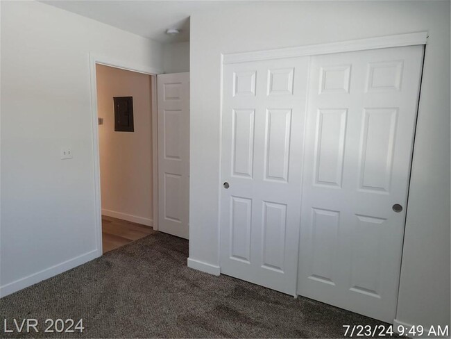 Building Photo - FANTASTIC GREEN VALLEY 2ND FLOOR UNIT IN G...