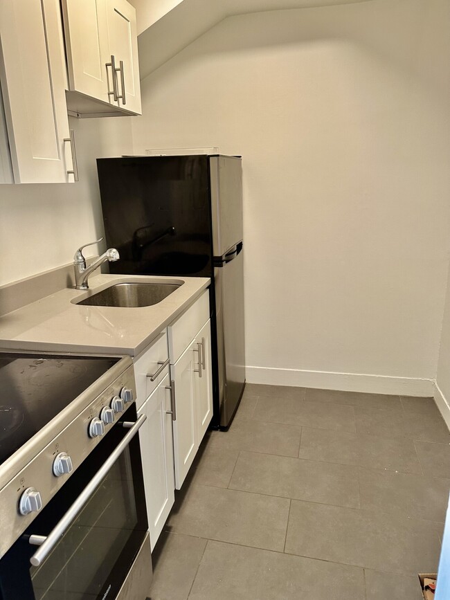 Building Photo - 107 Charles St