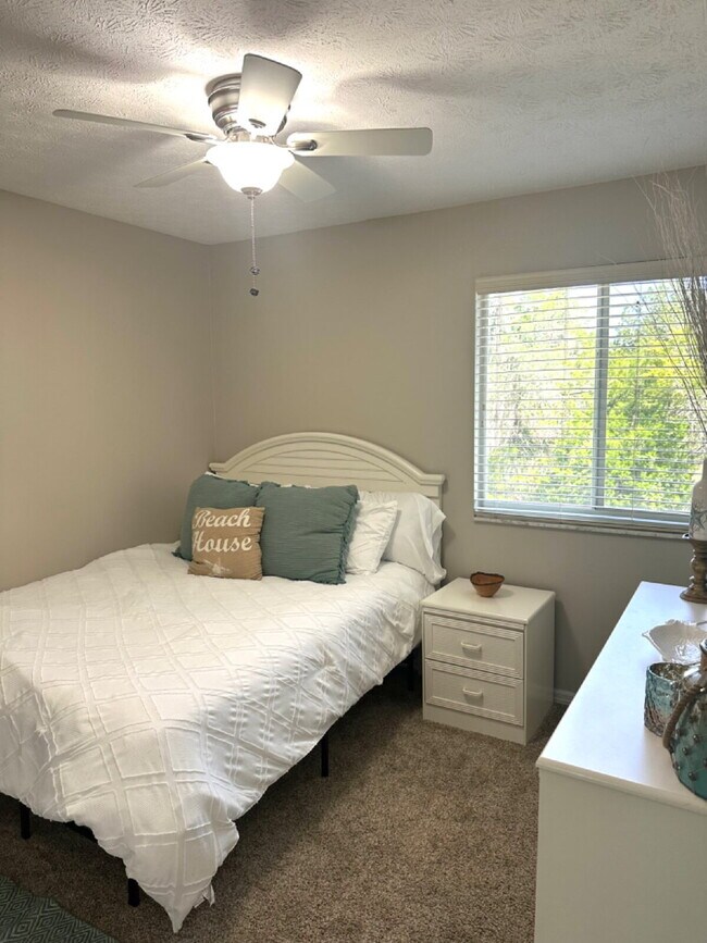 Building Photo - Fully Furnished Waterfront Condo For Rent!
