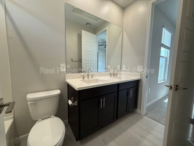 Building Photo - 5118 E Anderson Dr
