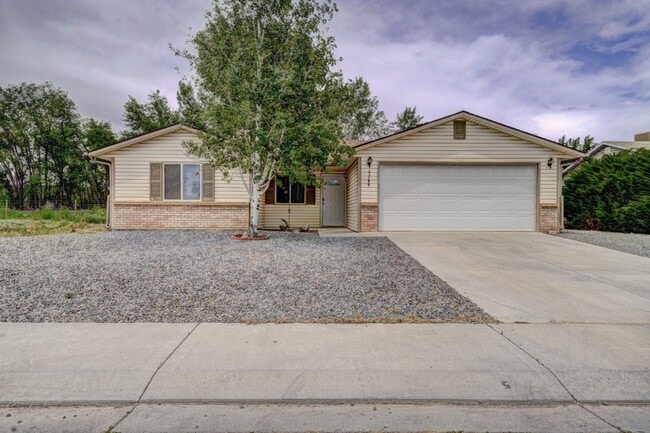 Primary Photo - REALLY NICE HOME WITH DOUBLE CAR GARAGE!!!