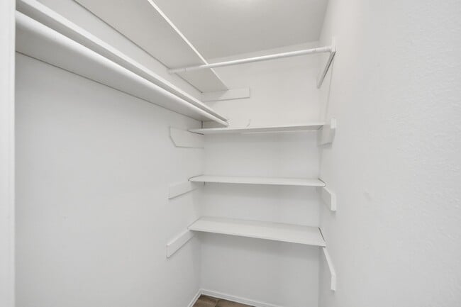 Building Photo - 19734 Oakland Valley Dr