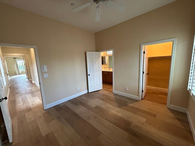 Building Photo - 42019 N Golf Crest Rd