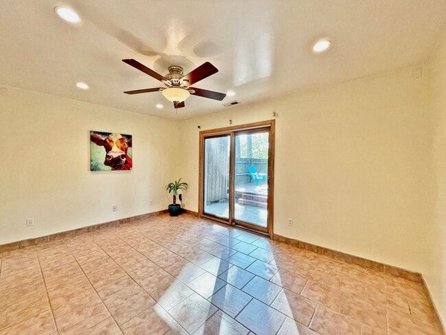 Building Photo - READY 11-07-25!! 3-Bedroom Townhome at the...