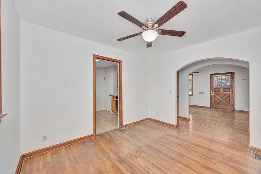 Building Photo - 8253 Brownsway Ln