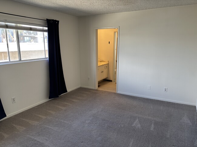 Building Photo - 12711 Matteson Ave