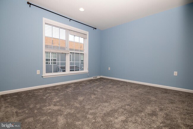 Building Photo - 122 Ellis Aly
