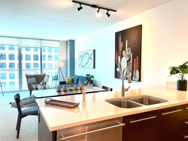 Building Photo - 500 Brickell Ave