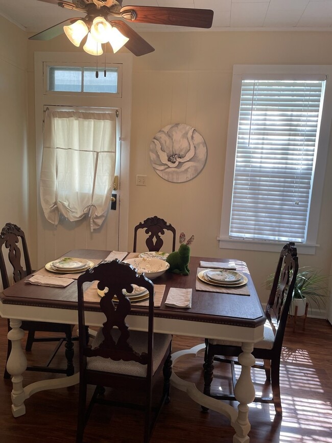 Building Photo - 203 N Kirkland Dr