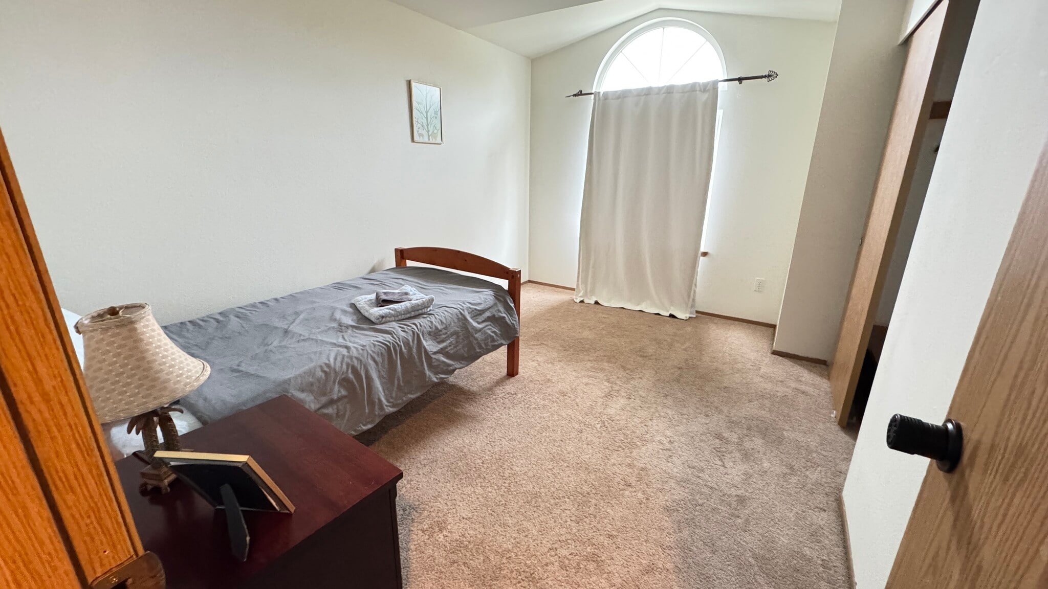 D room with shared bath - 6904 54th Pl NE