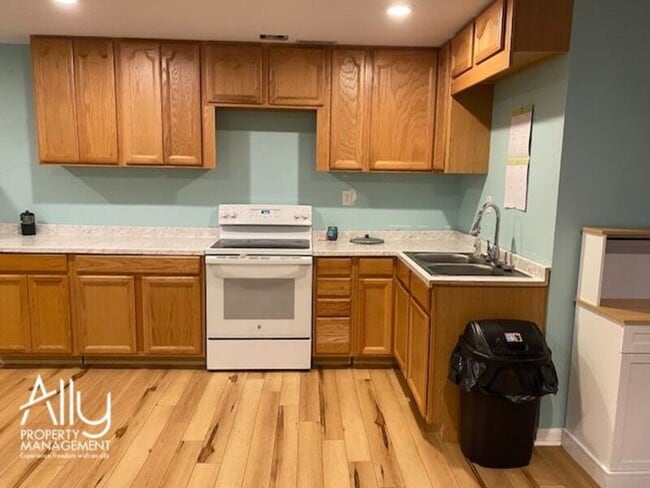 Building Photo - 35 Hardwood Rd