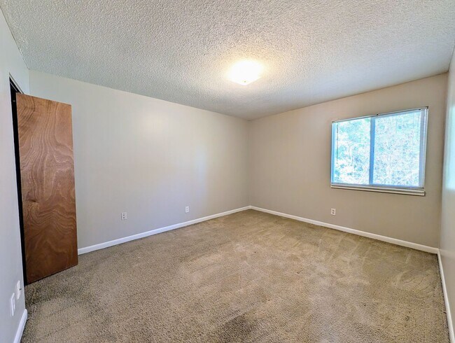 Building Photo - 315 Edward St