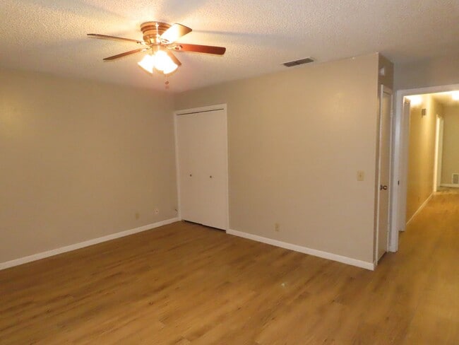 Building Photo - South Tyler! Spacious 3 Bedroom Duplex w/G...