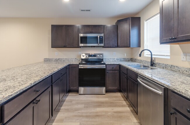 Building Photo - 933 Warrior Hill Dr