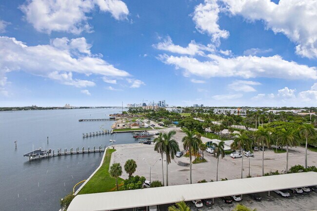 Building Photo - 2600 N Flagler Dr