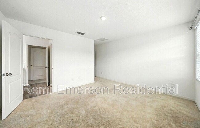 Building Photo - 700 Benoi Dr